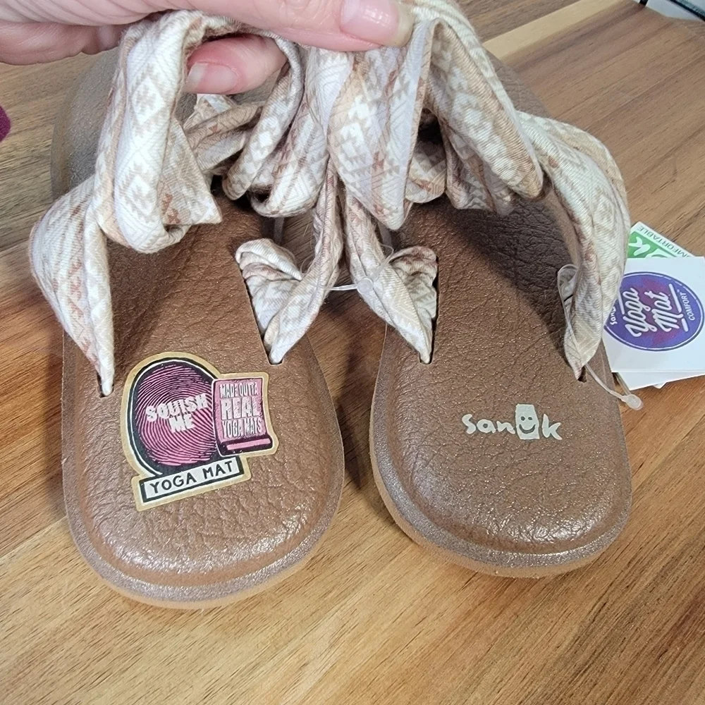 NEW Sanuk Yoga Sling 2 Tan Cream Comfy Sandals Fabric Yoga Mat Size 6
